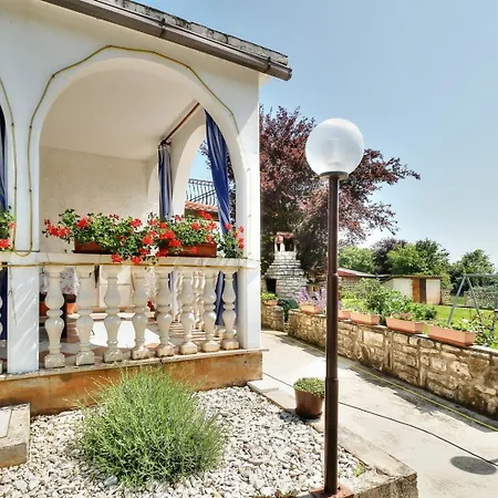 Daire Charmantes Nur 200 Meter Zum Mit Meerblick Und Grill Zambratija (Istria)