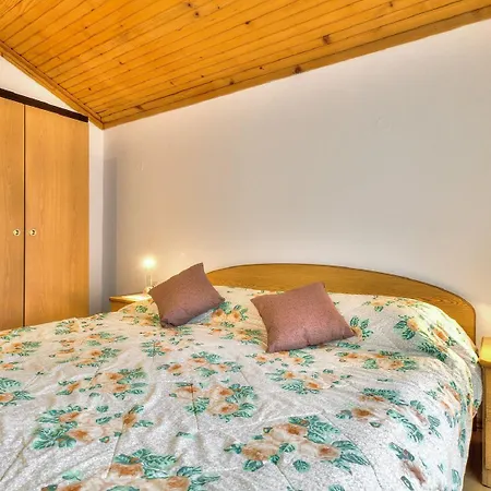 Charmantes Nur 200 Meter Zum Mit Meerblick Und Grill Apartament Zambratija (Istria)
