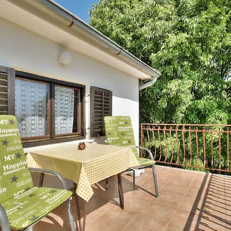 Charmantes Nur 200 Meter Zum Mit Meerblick Und Grill Zambratija (Istria)