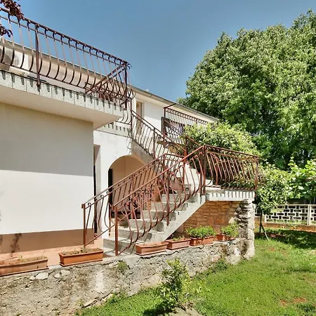 Charmantes Nur 200 Meter Zum Mit Meerblick Und Grill Daire Zambratija (Istria)